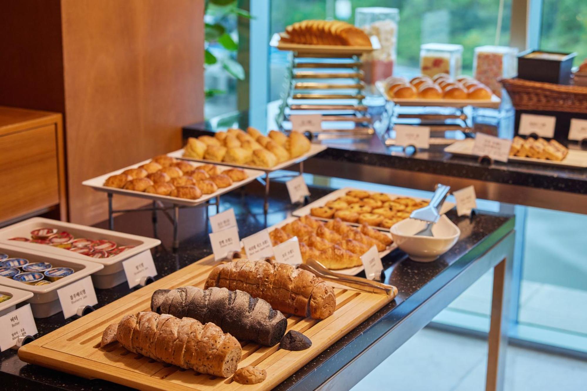 We Hotel Jeju Seogwipo Ngoại thất bức ảnh
